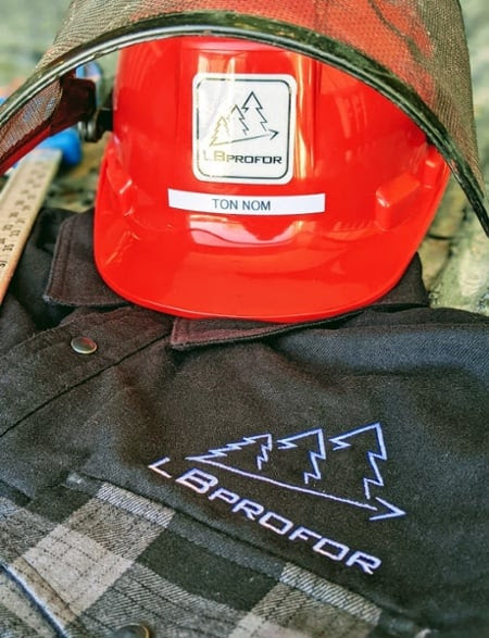 photo veste LBProfor avec casque rouge